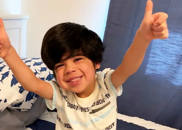 a child giving two thumbs ups